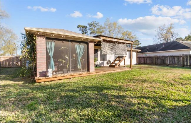 View of screen porch | Image 15