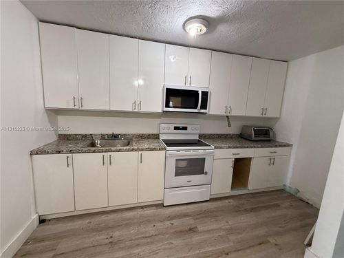 2962 Nw 46th St, Miami, FL, 33142-4426 | Card Image