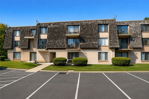 unit-1316-1615 Forest Green Dr, Coraopolis, PA, 15108-2781 | Card Image