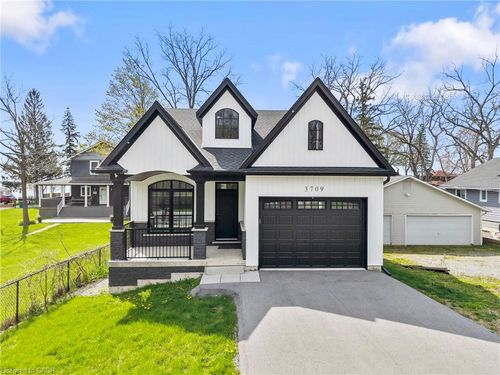 3709 Ryan Ave, Fort Erie, ON, L0S1N0 | Card Image