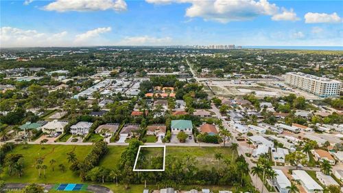 3090 Pine Tree Dr, BONITA SPRINGS, FL, 34134-4133 | Card Image
