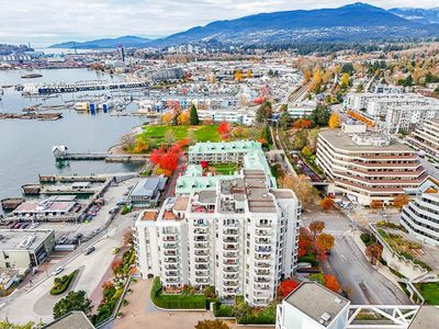 306 - 168 Chadwick Crt, Condo with 2 bedrooms, 2 bathrooms and 2 parking in North Vancouver BC | Image 3