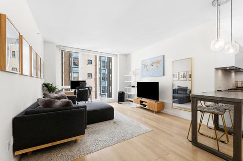 8c-241 5th Ave, New York, NY, 10016-8727 | Card Image