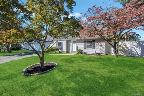 382 Boyle Rd, Selden, NY, 11784-1236 | Card Image