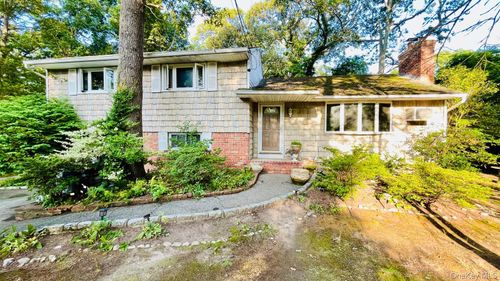 5 Arizona Pl, Huntington Station, NY, 11746-2601 | Card Image