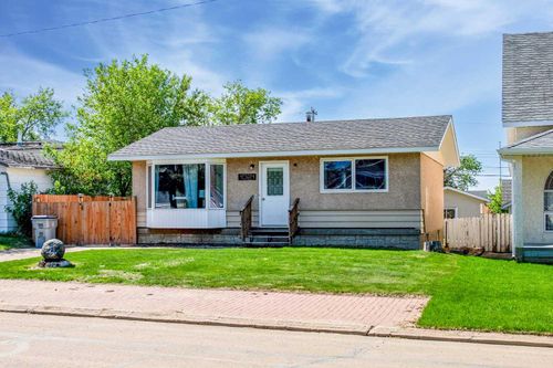 1021 15 Avenue, Wainwright, AB, T9W1J8 | Card Image
