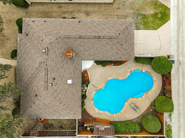 Bird's eye view of a pool area | Image 27