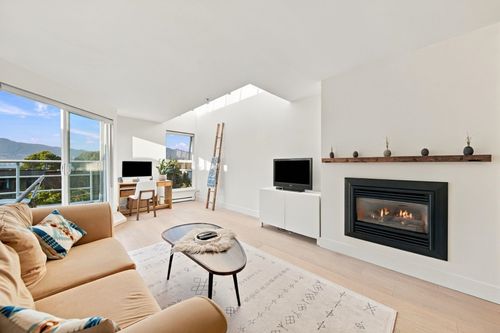 2240 York Ave, Vancouver, BC, V6K1C6 | Card Image