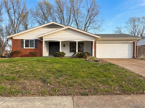 2940 Dover Dr, Florissant, MO, 63033-1324 | Card Image