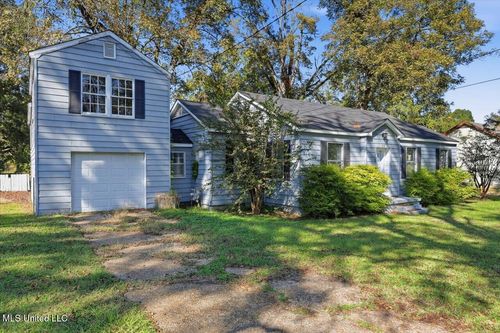 213 E Madison St, Bolton, MS, 39041-6015 | Card Image