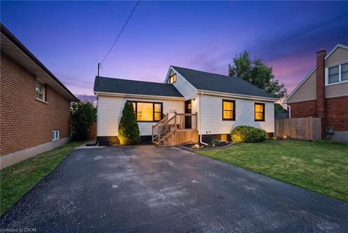 481 Upper Gage Ave, Hamilton, ON, L8V4J2 | Card Image