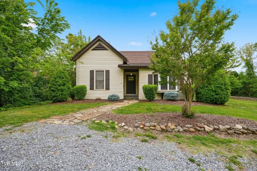 220 N Riverside Dr, Elizabethton, TN, 37643-2203 | Card Image