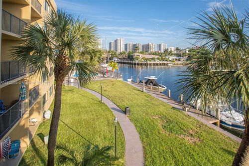 apt-314-301 Golden Isles Dr, Hallandale Beach, FL, 33009-5875 | Card Image