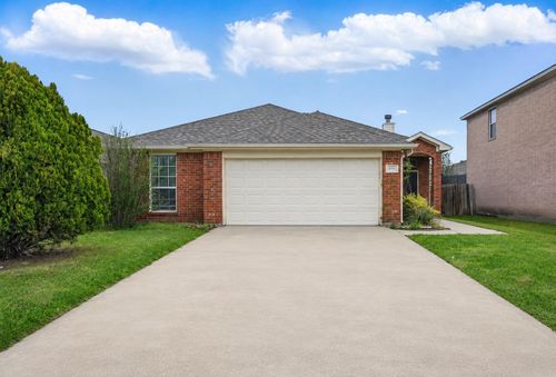 1040 Castille Dr, Grand Prairie, TX, 75051-5302 | Card Image
