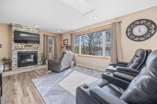 Living Room | Image 9