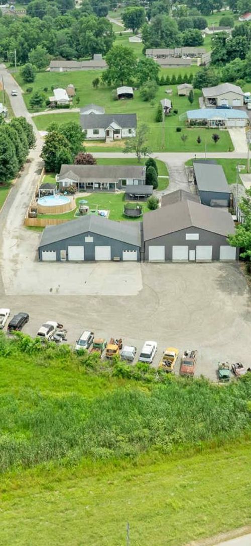 202 W 7th St, Livingston, TN, 38570-1010 | Card Image