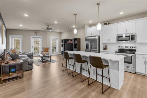 apt-207-2030 Main St Nw, Atlanta, GA, 30318-1877 | Card Image
