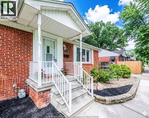 3365 Curry Ave, Windsor, ON, N9E2T4 | Card Image