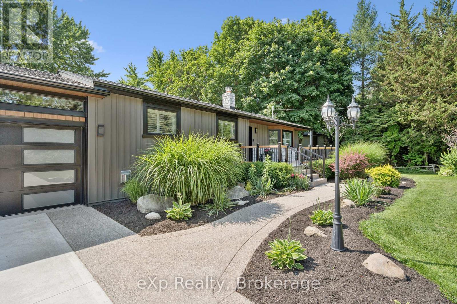 Residential in Centre Wellington (Fergus) 4