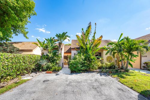 5202 Tarregon Ln, Palm Beach Gardens, FL, 33418-3525 | Card Image