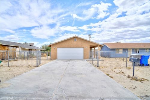 6627 Smoketree Ave, Twentynine Palms, CA, 92277-1754 | Card Image