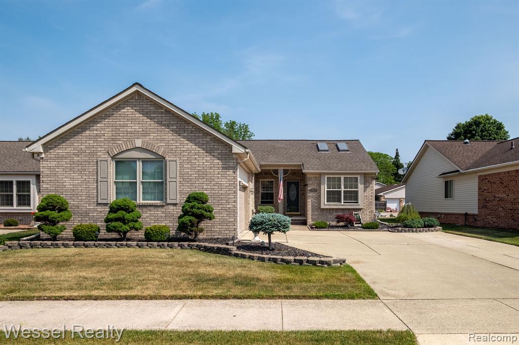 Redwood Dr, Macomb, MI 48042