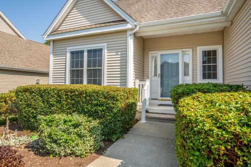 20-20 Spinnaker Dr, Niantic, CT, 06357-1611 | Card Image