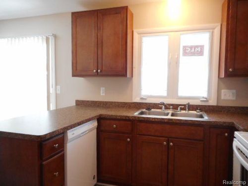 25159 Normandy St, Roseville, MI, 48066-3907 | Card Image