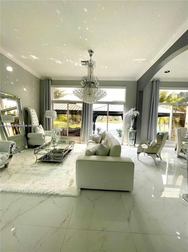 4248 Sw 185 Th Ave, House other with 7 bedrooms, 5 bathrooms and null parking in Miramar FL | Image 10