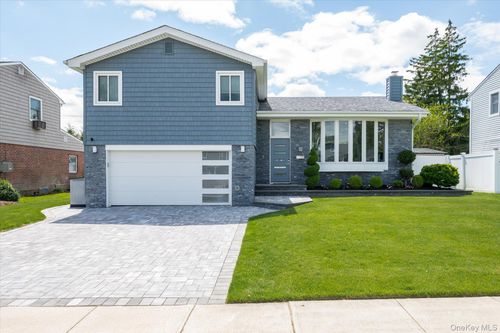 10 Jeremy Ave, Plainview, NY, 11803-3017 | Card Image