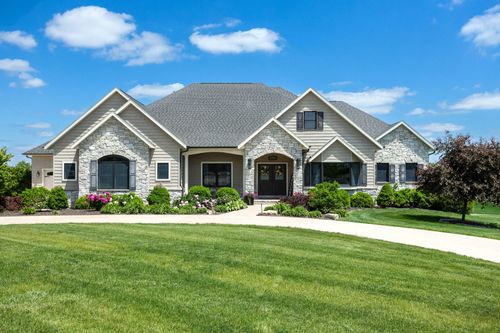 7 Pebble Creek Dr, Le Claire, IA, 52753-9263 | Card Image