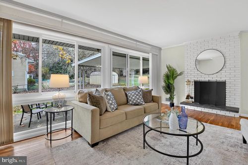 827 Crothers Ln, ROCKVILLE, MD, 20852-1135 | Card Image