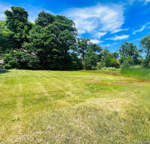 94 Hiller Rd, West Bloomfield, MI, 48324 | Card Image