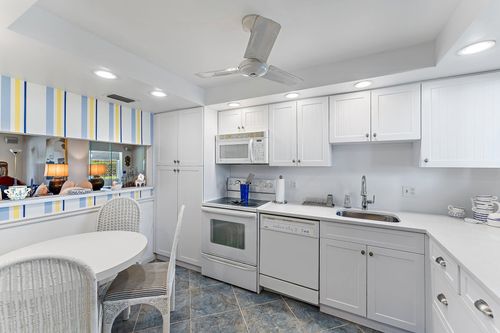 apt-111-3186 Via Poinciana, Lake Worth, FL, 33467-1479 | Card Image