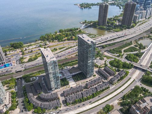 812-105 The Queensway, Toronto, ON, M6S5B5 | Card Image