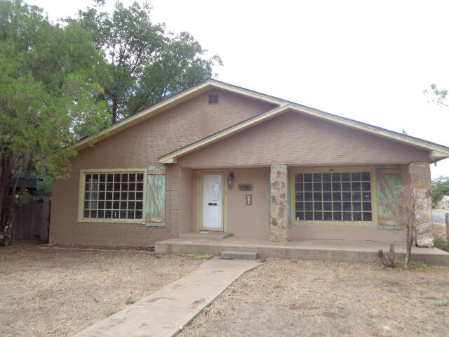 1015 Raleigh St, Pending in Plainview - eXp Realty