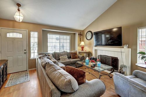 40098 Avenida Venida, Murrieta, CA, 92562 | Card Image