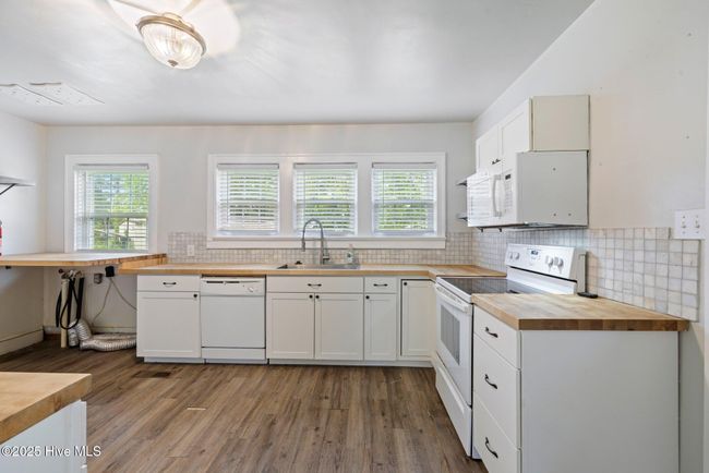 9137 Nc Highway 35, House other with 3 bedrooms, 2 bathrooms and 4 parking in Pendleton NC | Image 9