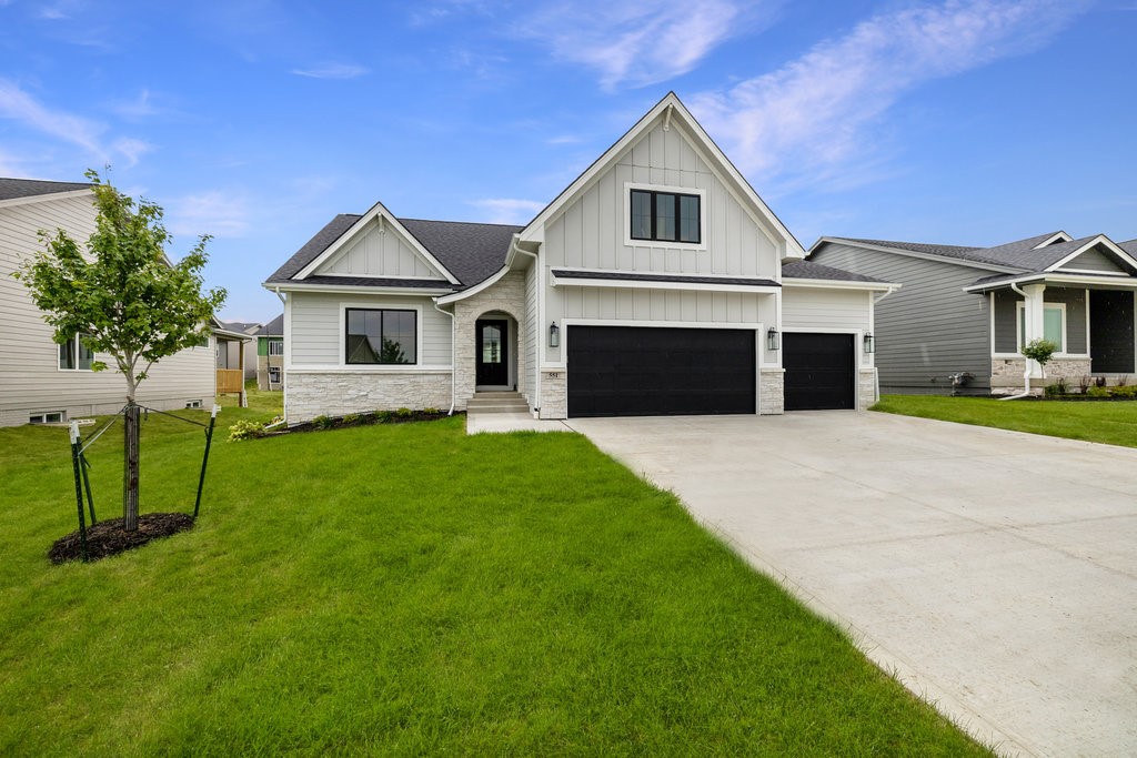 Napoli Ave, West Des Moines, IA 50266