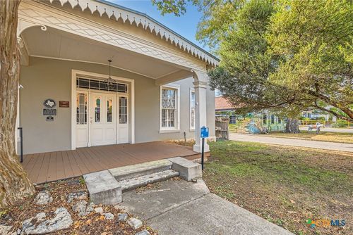 228 S Seguin Ave, New Braunfels, TX, 78130-5119 | Card Image