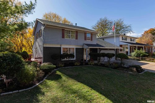 2805 Carriage Hill Dr, Davenport, IA, 52807-2413 | Card Image