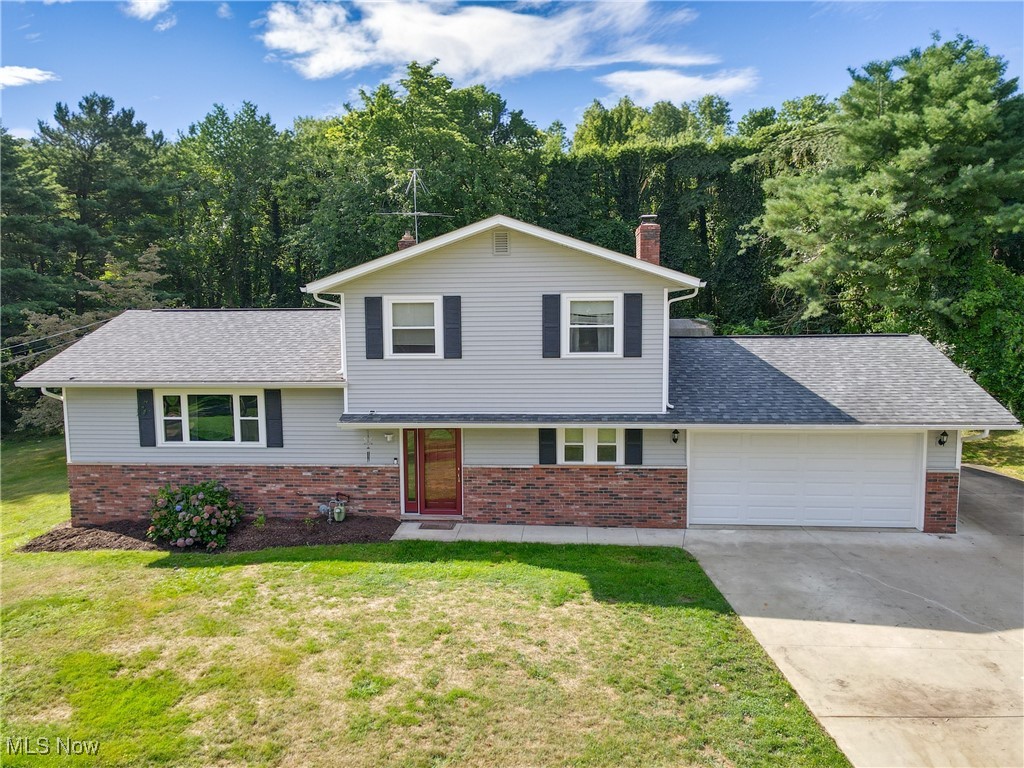 Edna Dr, New Franklin, OH 44203