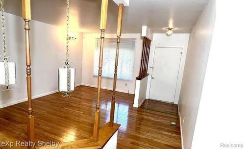 13770 White Cap Dr, Sterling Heights, MI, 48313-2868 | Card Image