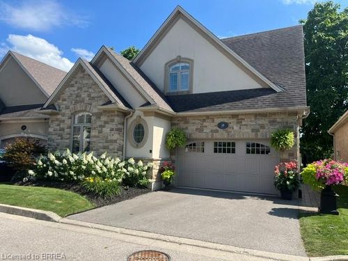 9-68 Fairview Dr, Brantford, ON, N3R2W9 | Card Image