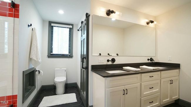 Upstairs Primary Bathroom | Image 33