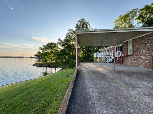 753 E Lakeside Dr, Florence, AL, 35630-4122 | Card Image