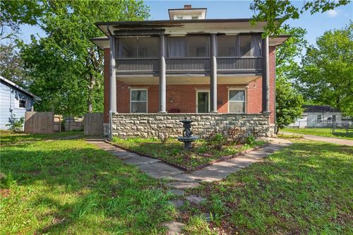 612 W Cherry St, Nevada, MO, 64772-2245 | Card Image