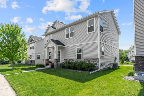 3006 Hemingway Dr, Chaska, MN, 55318-1118 | Card Image