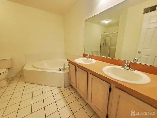 4 Stewart Ct, Townhouse with 3 bedrooms, 3 bathrooms and null parking in Old Bridge NJ | Image 15