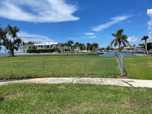 266 Beeney Rd Se, PORT CHARLOTTE, FL, 33952-9710 | Card Image